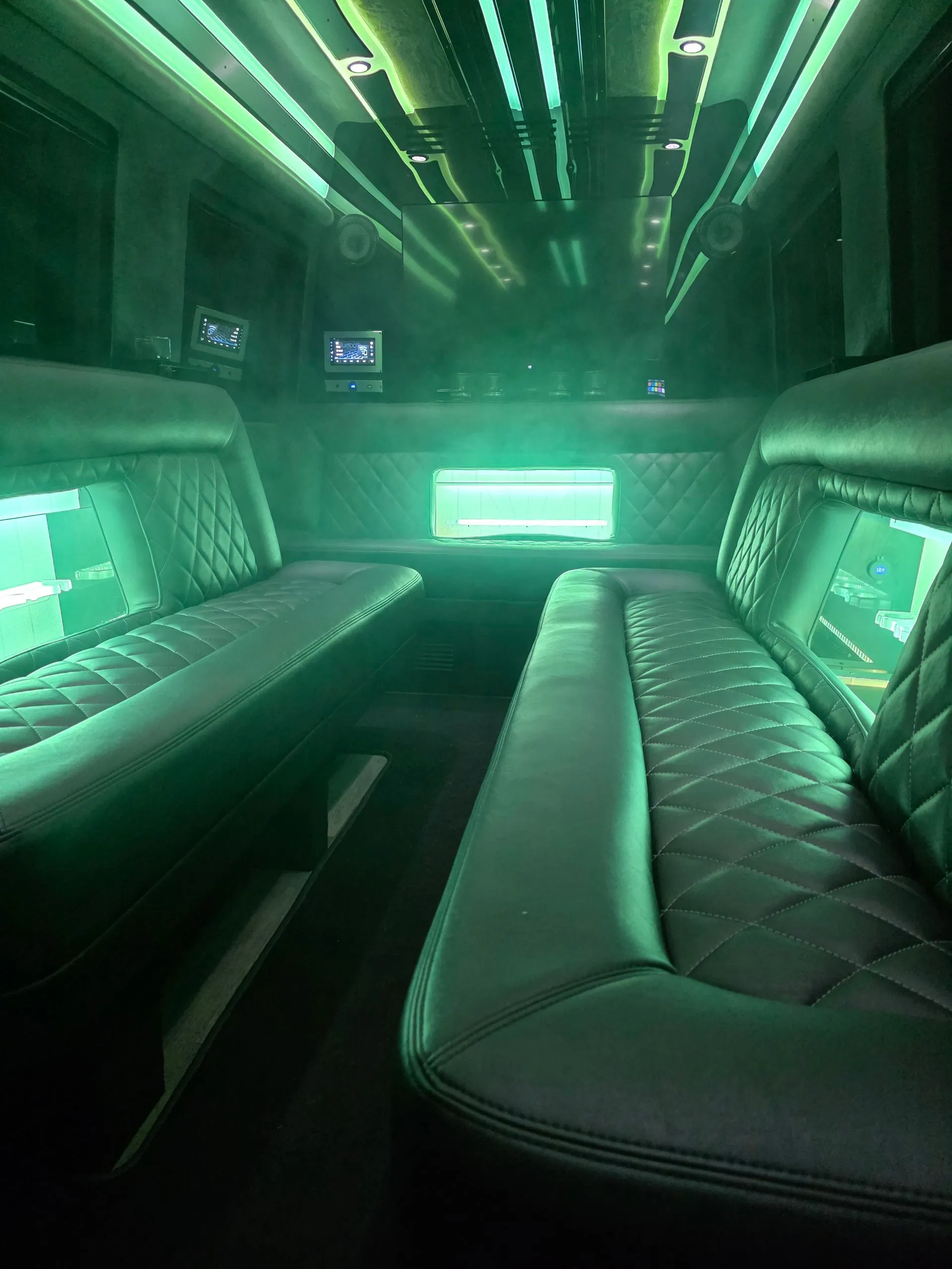 Limo bus in 60712